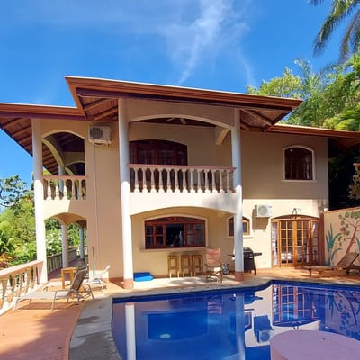 WaveSong: Mountainside Villa with Ocean views & Pool