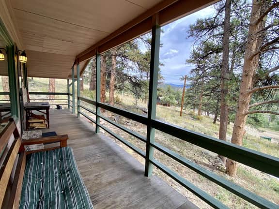 The Rose Den - Romantic Mountain Cabin with Views!