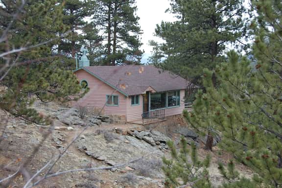 The Rose Den - Romantic Mountain Cabin with Views!